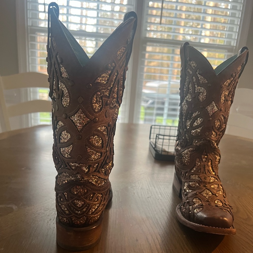 Corral boots size 8.5 brown with good sparkle
